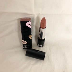 4/$25 Kylie Jenner Lipstick in Dulce in Leche